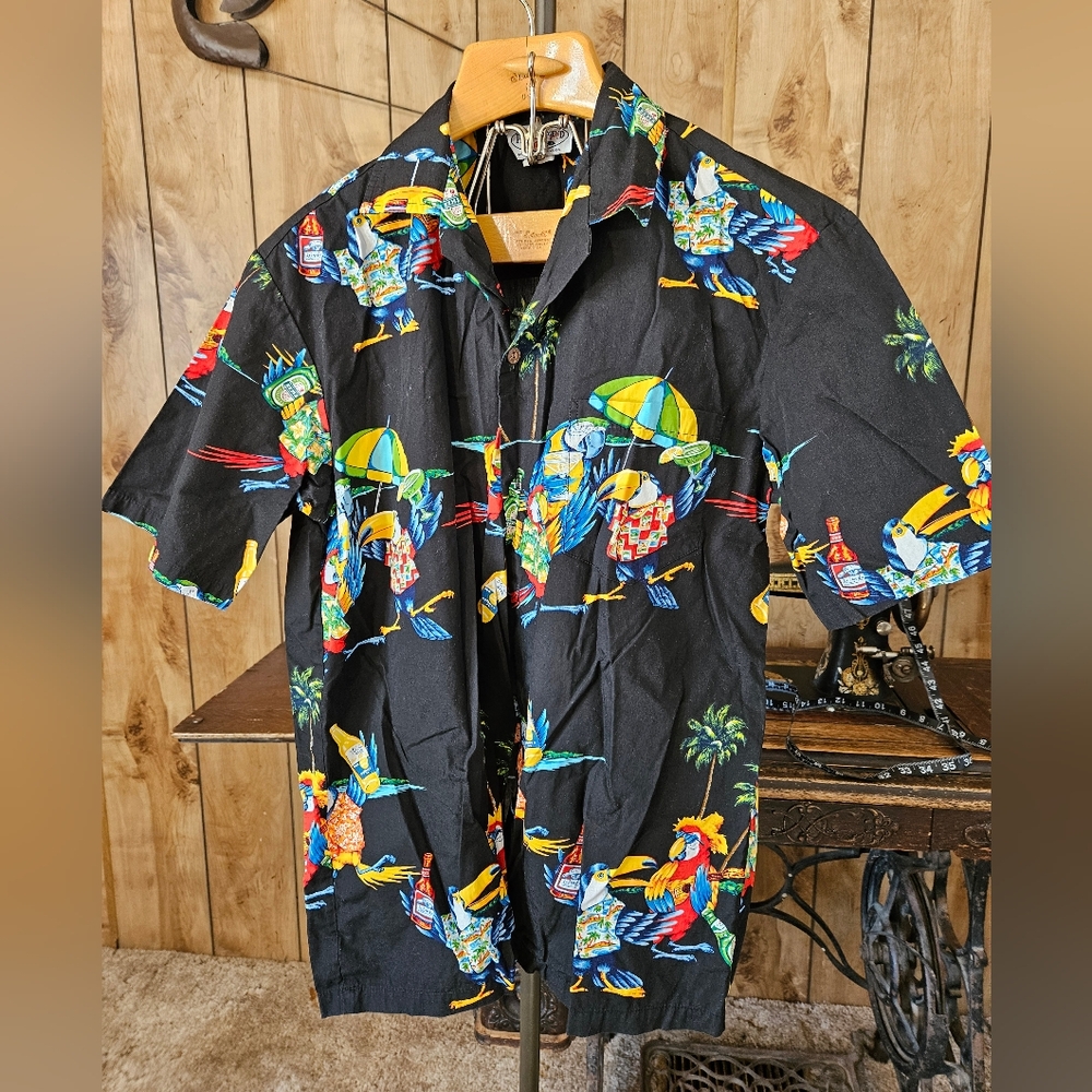 Parrot Print Hawaiian Shirt 🦜